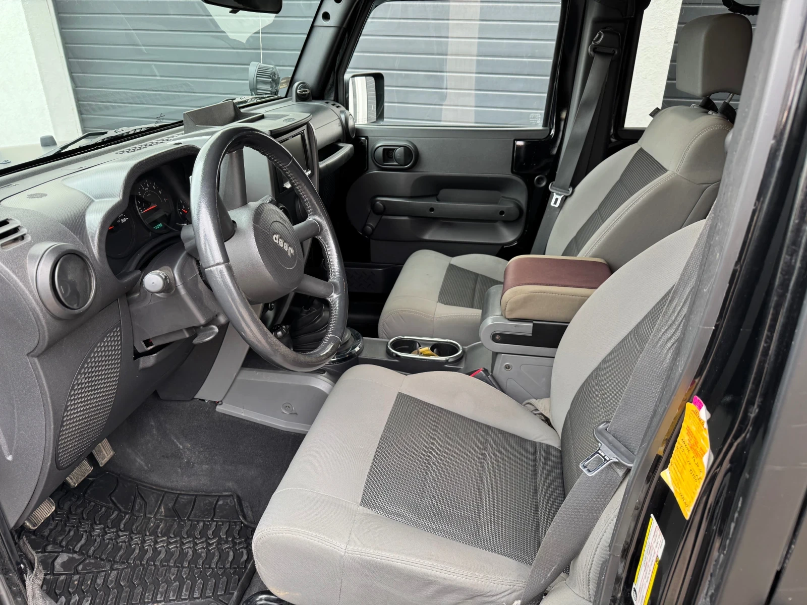 Jeep Wrangler  - изображение 10