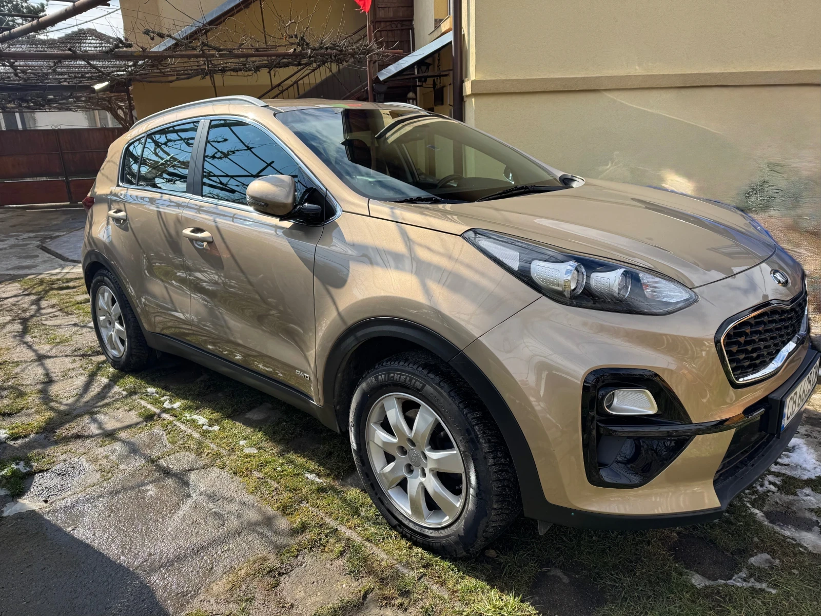 Kia Sportage 1.6 TGDI 4x4 Executive , снимка 2 - Автомобили и джипове - 54209064