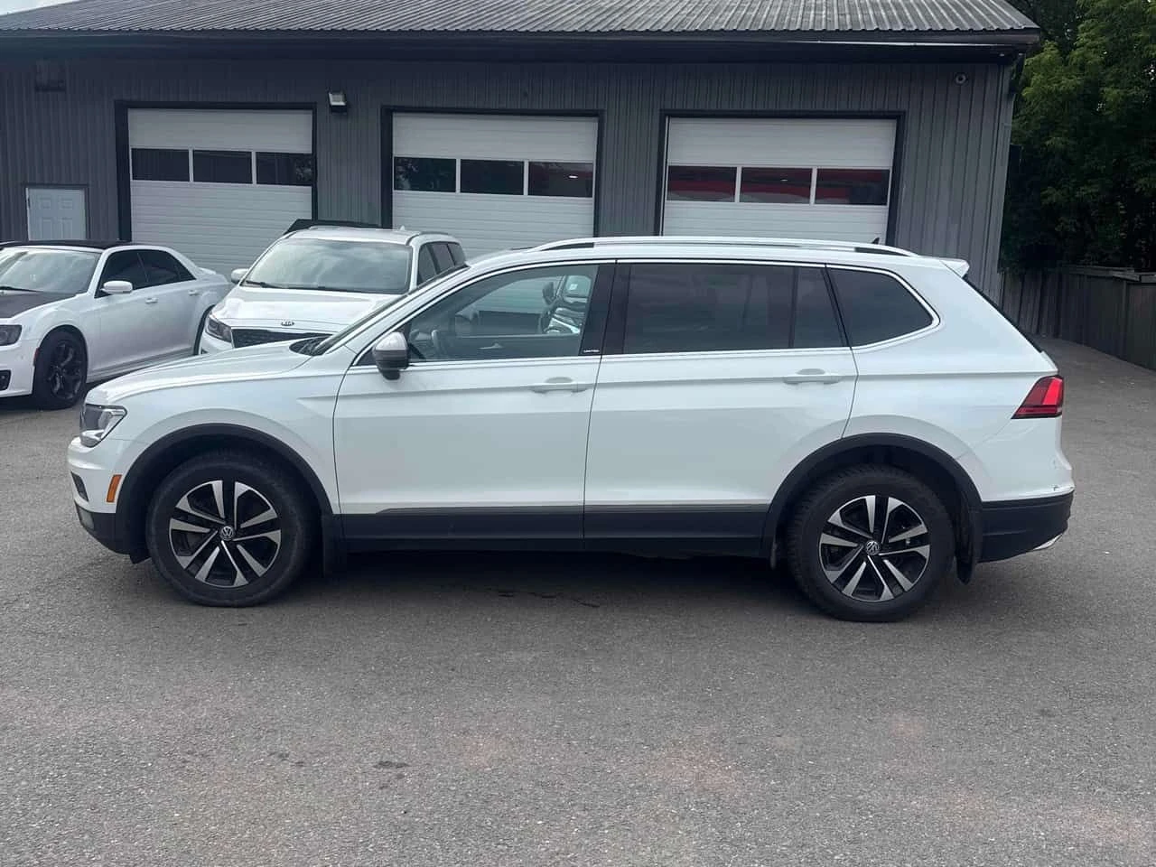 VW Tiguan * 4MOTION * АВТОКРЕДИТ БЕЗ ПЪРВОНАЧАЛНА ВНОСКА* , снимка 2 - Автомобили и джипове - 55171196