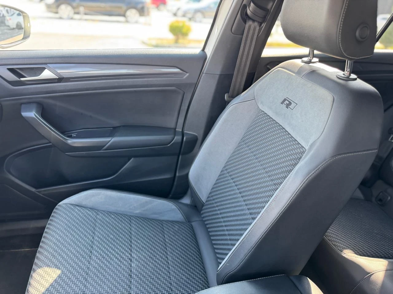 VW T-Roc 2.0 R-LINE, снимка 8 - Автомобили и джипове - 55547028