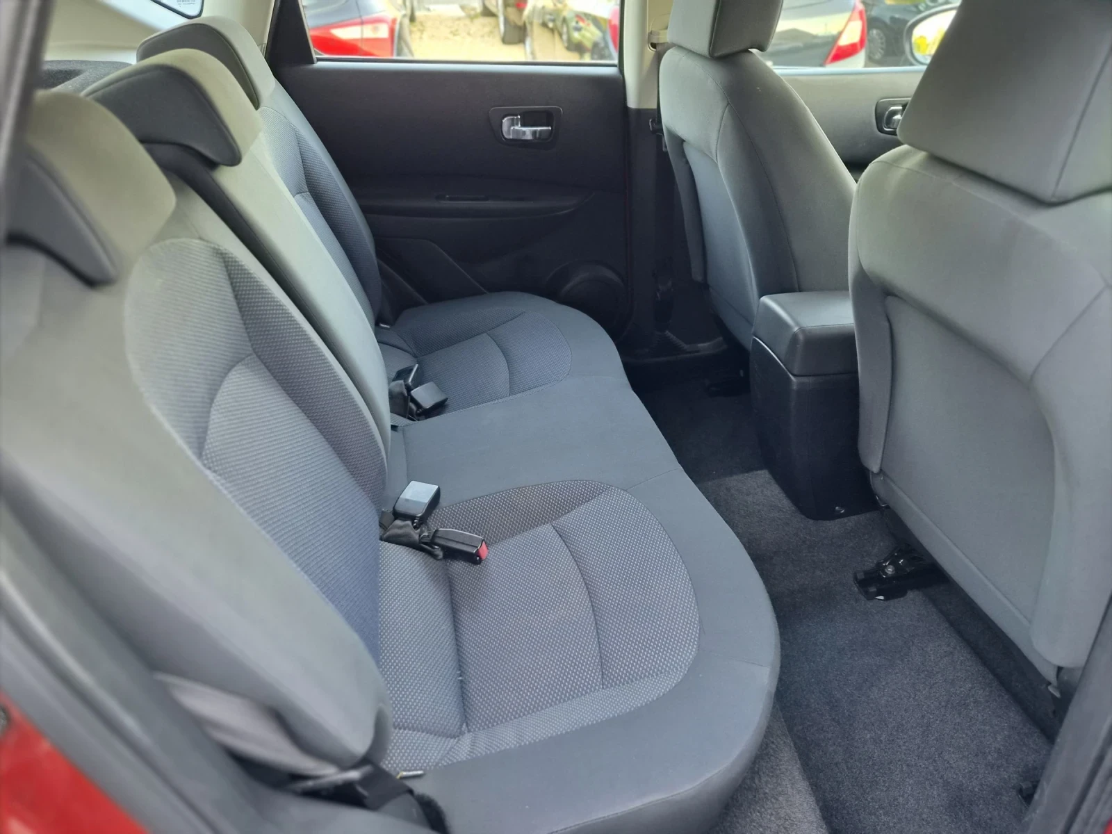 Nissan Qashqai 2.0i 4x4, снимка 12 - Автомобили и джипове - 55607706