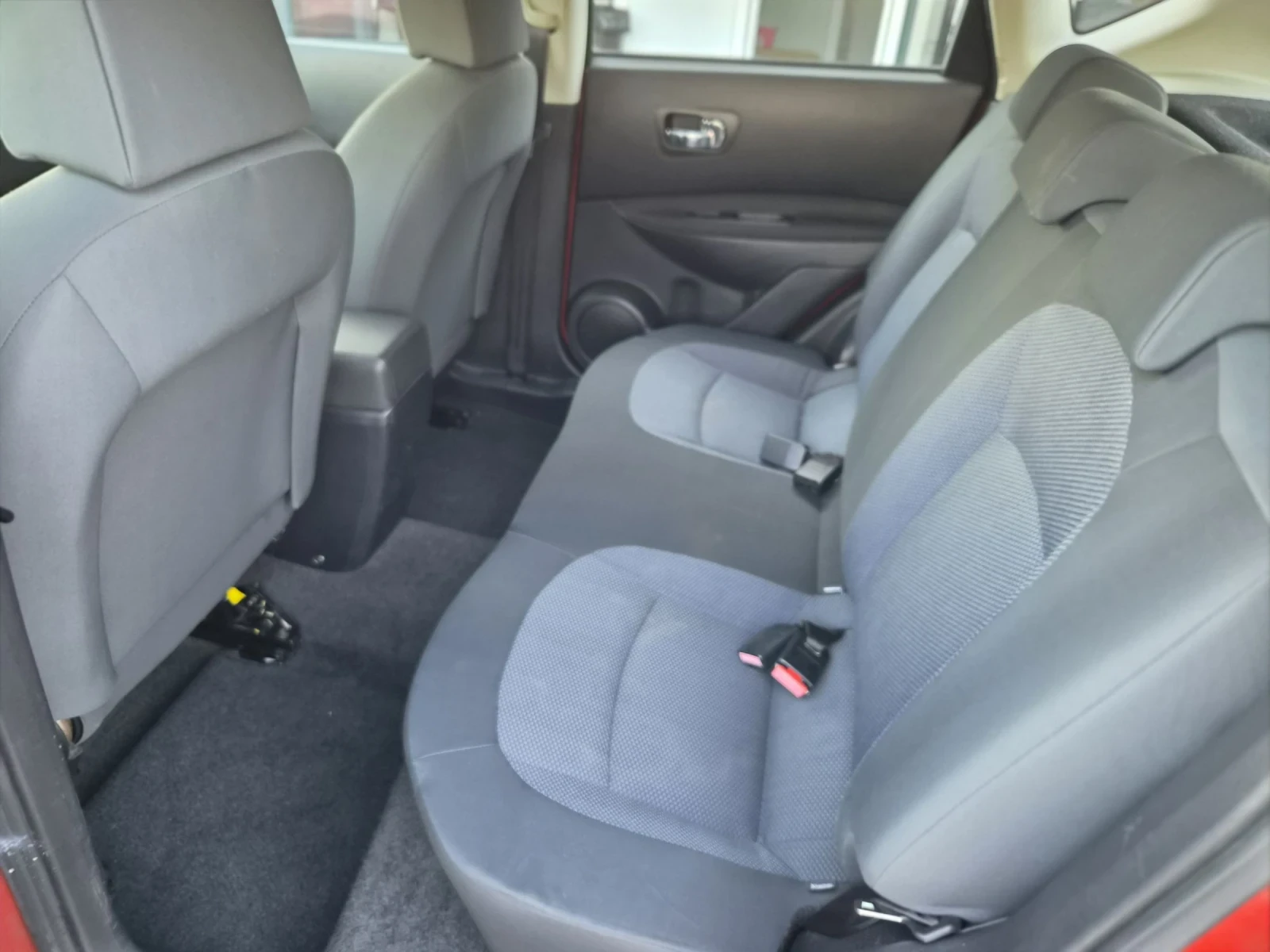 Nissan Qashqai 2.0i 4x4, снимка 13 - Автомобили и джипове - 55607706