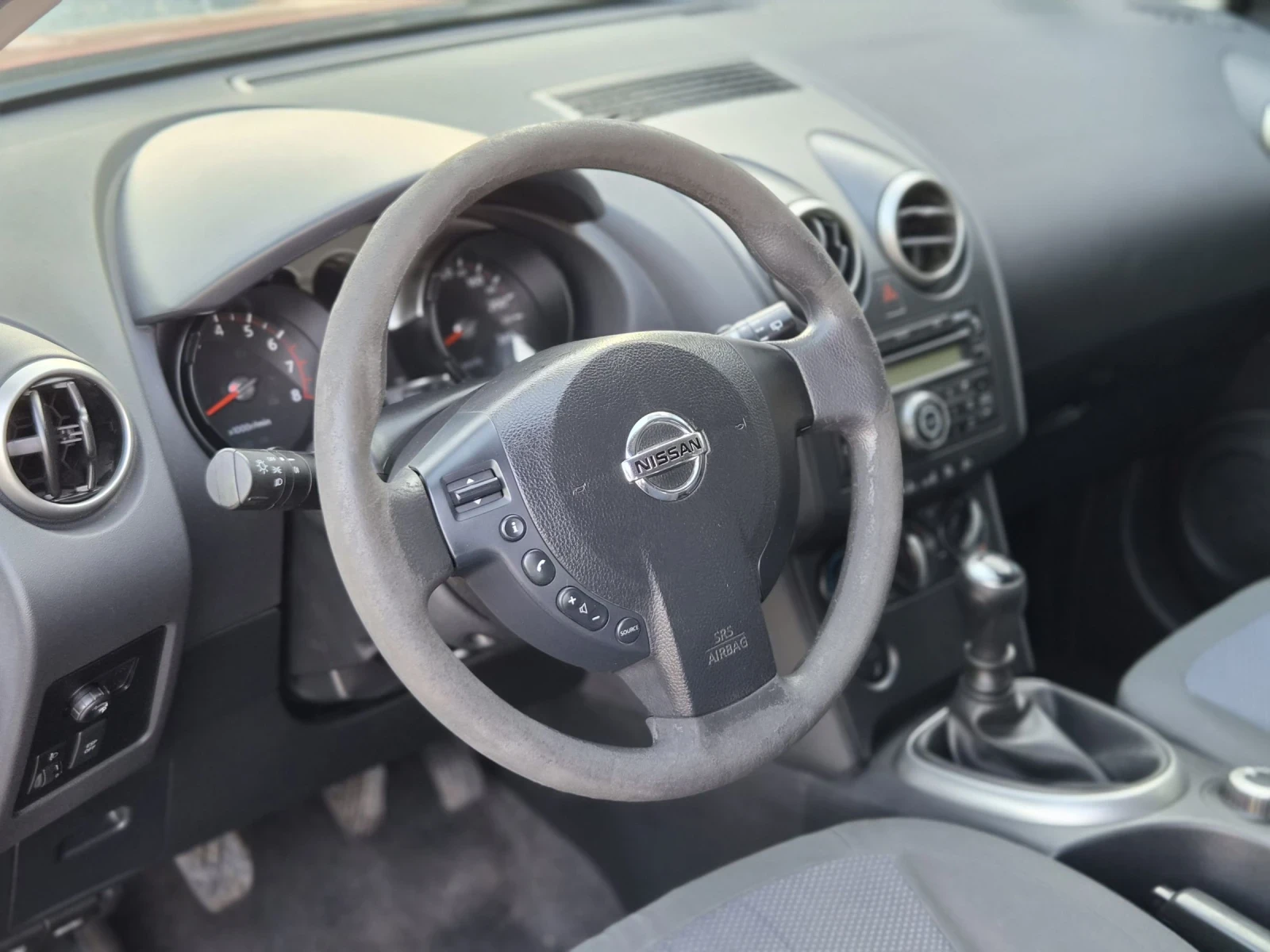 Nissan Qashqai 2.0i 4x4, снимка 8 - Автомобили и джипове - 55607706