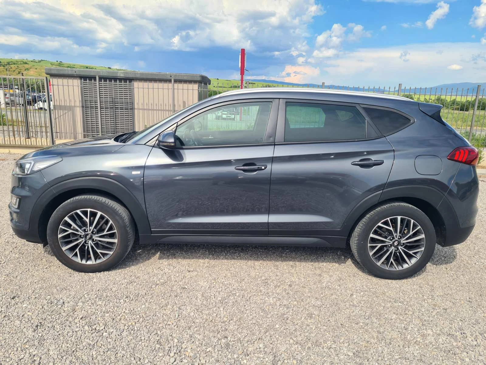 Hyundai Tucson 1.6CRDI 136k.c Mild Hybrid 48v EURO 6D, снимка 12 - Автомобили и джипове - 56087438