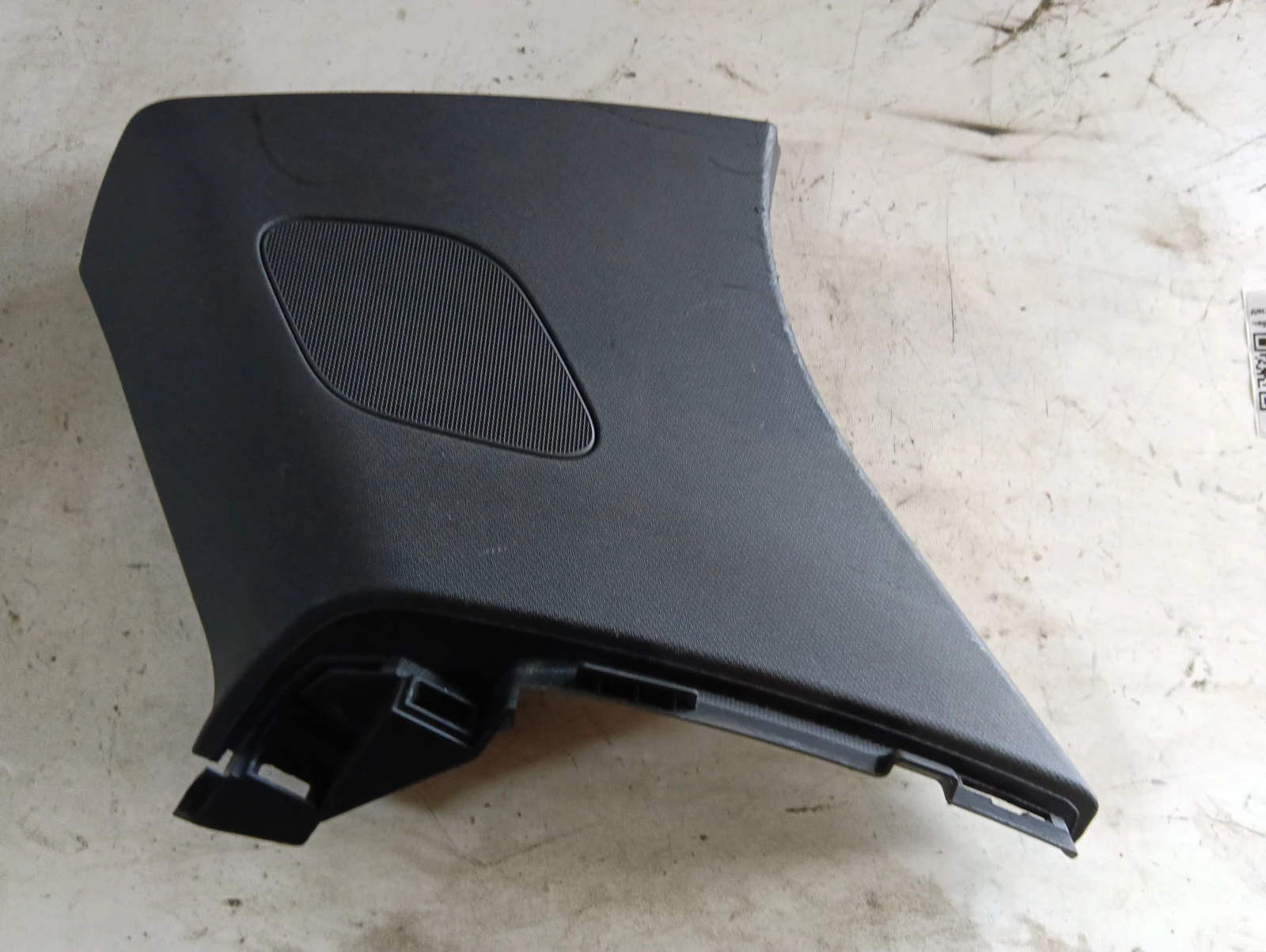 дясна колонка 8V4867246A черна Audi A3