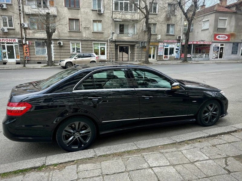 Mercedes-Benz E 220 AMG Avantgarde, снимка 10 - Автомобили и джипове - 47224341