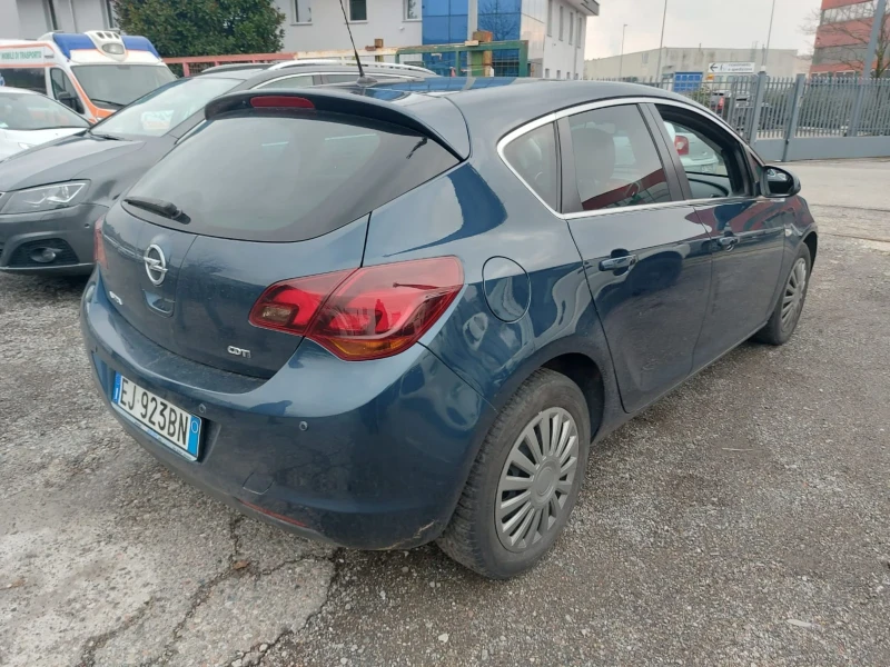 Opel Astra 1.7CDTI COSMO, снимка 2 - Автомобили и джипове - 49179665