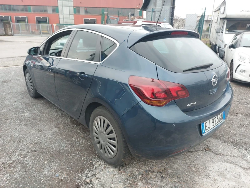 Opel Astra 1.7CDTI COSMO, снимка 4 - Автомобили и джипове - 49179665