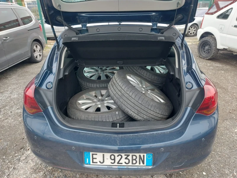 Opel Astra 1.7CDTI COSMO, снимка 11 - Автомобили и джипове - 49179665