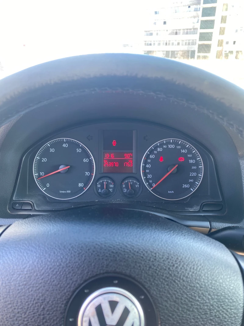 VW Golf 1.6 102 к.с., снимка 8 - Автомобили и джипове - 49392100