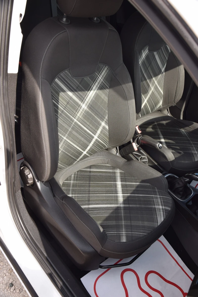 Opel Corsa 1, 4i AUTOMAT, снимка 10 - Автомобили и джипове - 51722742