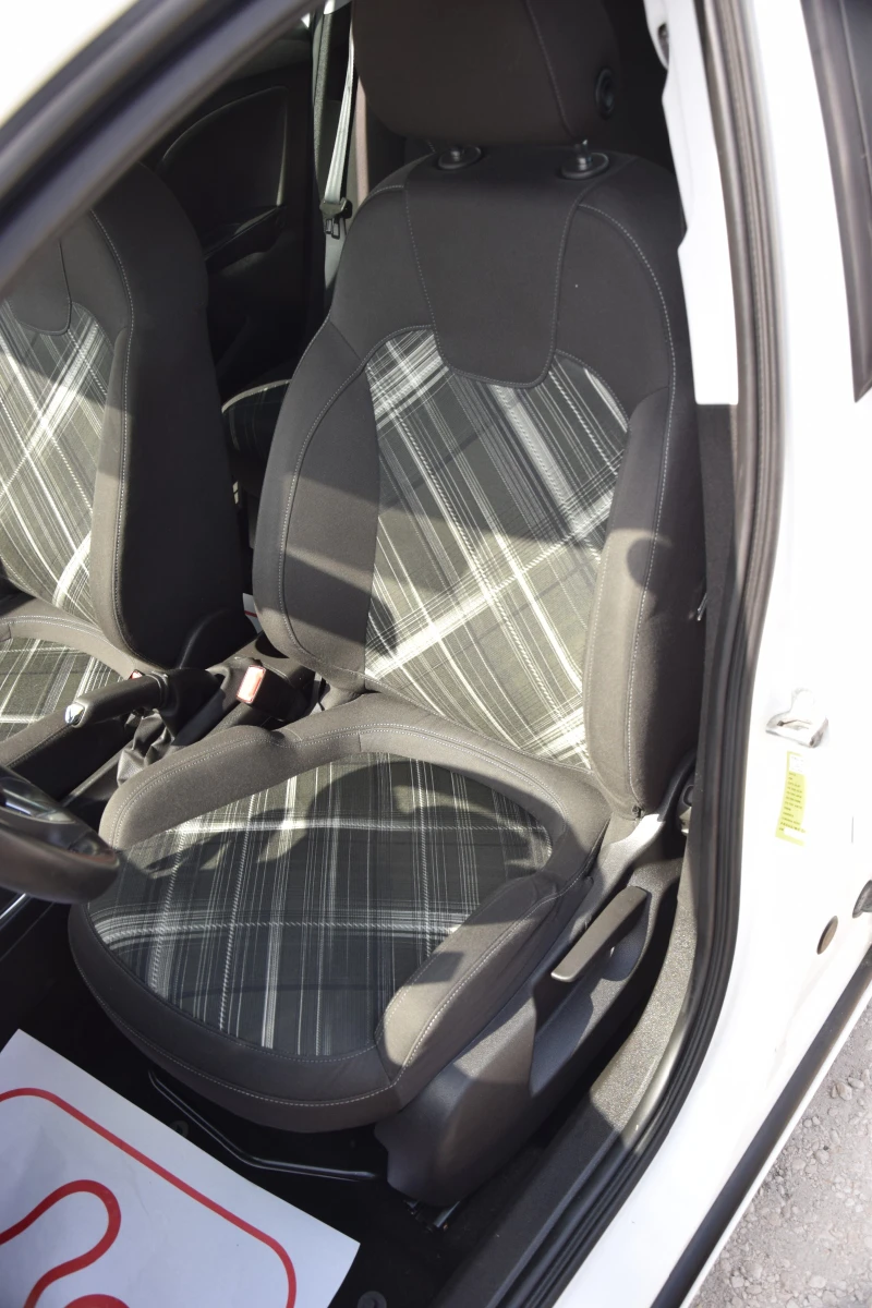 Opel Corsa 1, 4i AUTOMAT, снимка 9 - Автомобили и джипове - 51722742