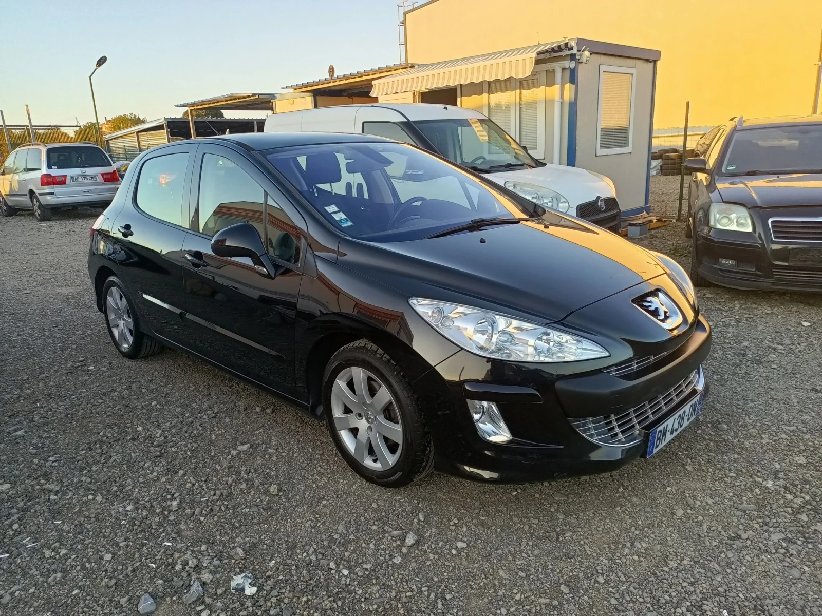 Peugeot 308 1, 6 HDi PREMIUM  - изображение 2