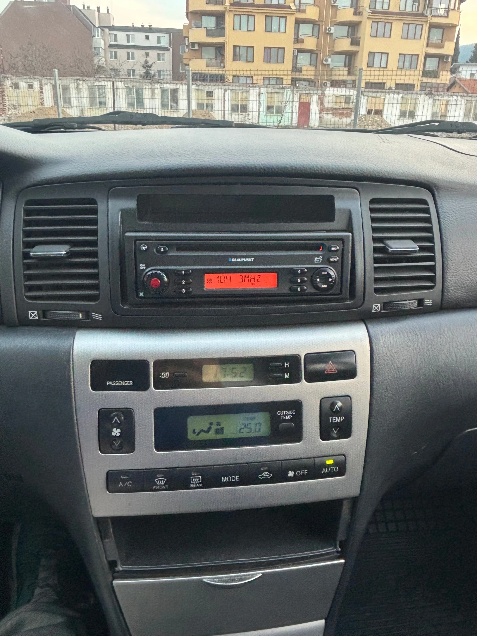 Toyota Corolla 1.4 D4D, снимка 11 - Автомобили и джипове - 53712136