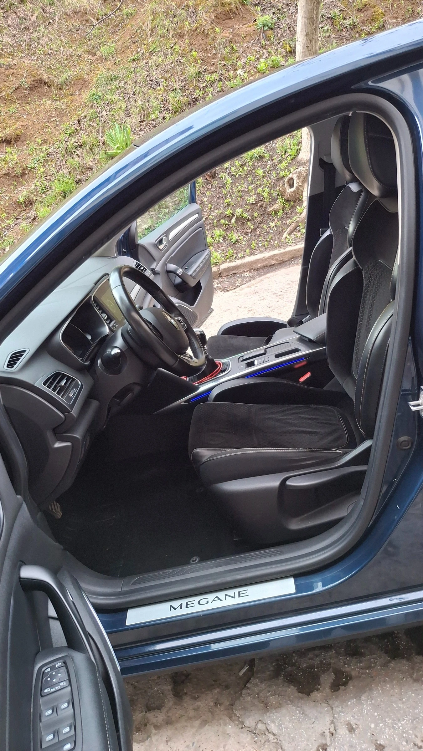 Renault Megane IV, снимка 8 - Автомобили и джипове - 54053629