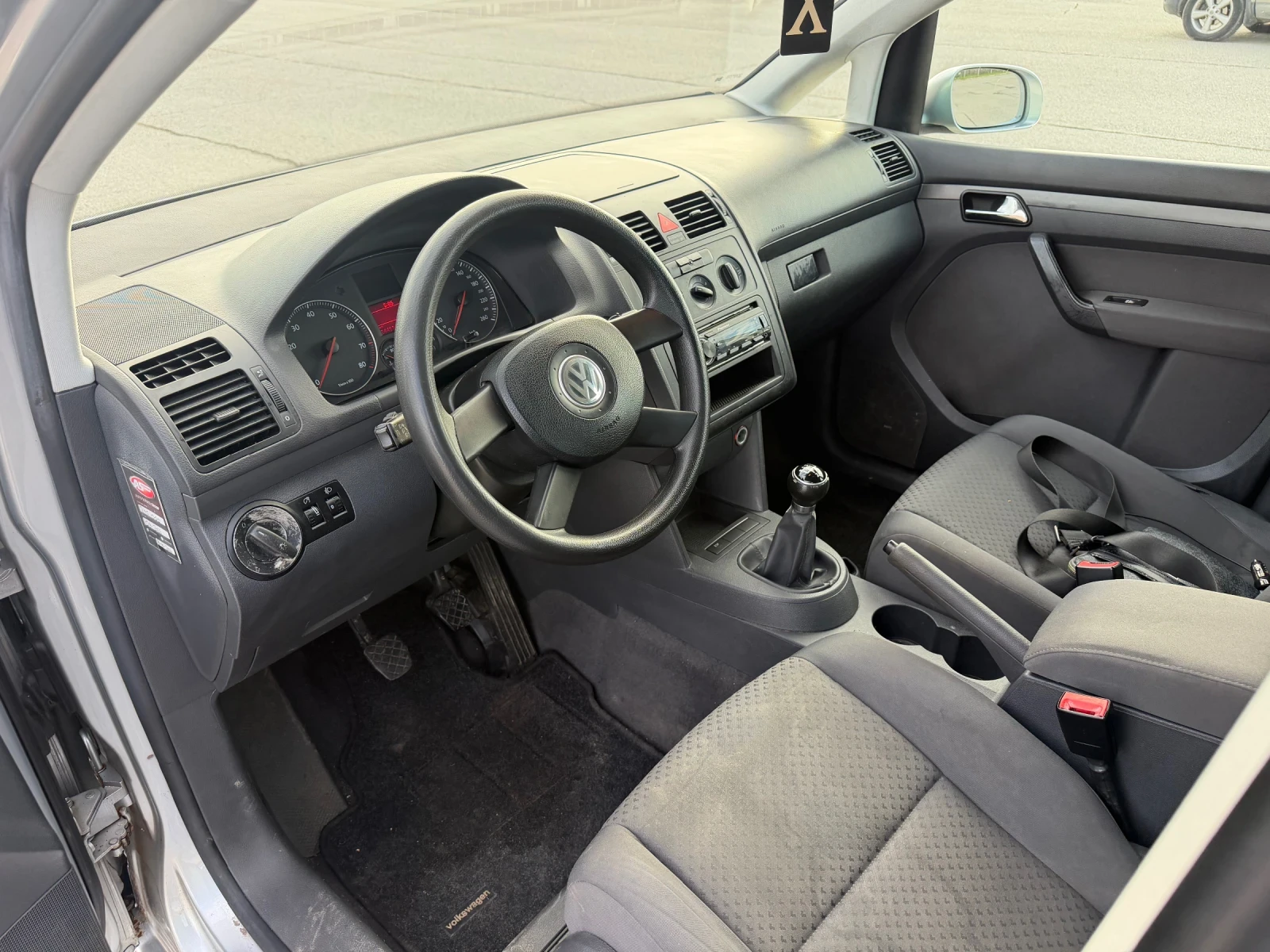 VW Touran 1.6i/КЛИМАТИК!ТОП СЪСТОЯНИЕ/АВСТРИЯ!, снимка 7 - Автомобили и джипове - 54083742