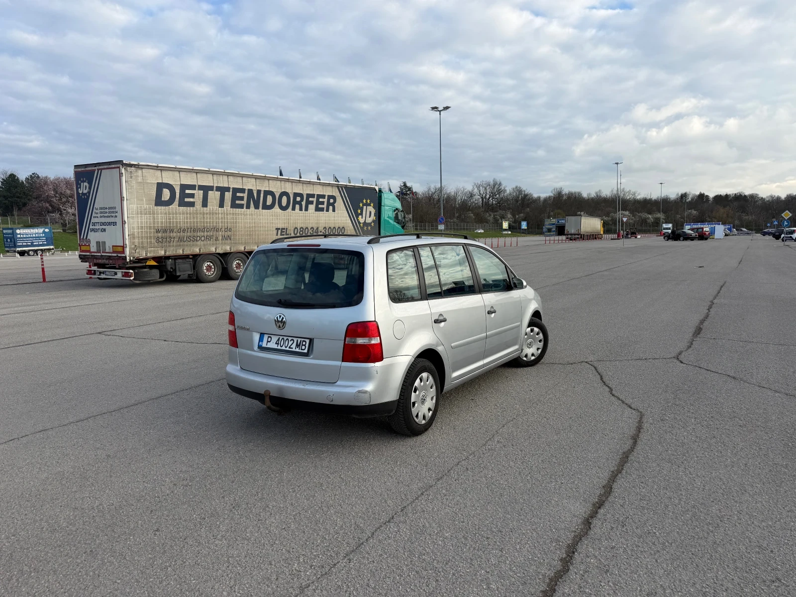 VW Touran 1.6i/КЛИМАТИК!ТОП СЪСТОЯНИЕ/АВСТРИЯ!, снимка 4 - Автомобили и джипове - 54083742