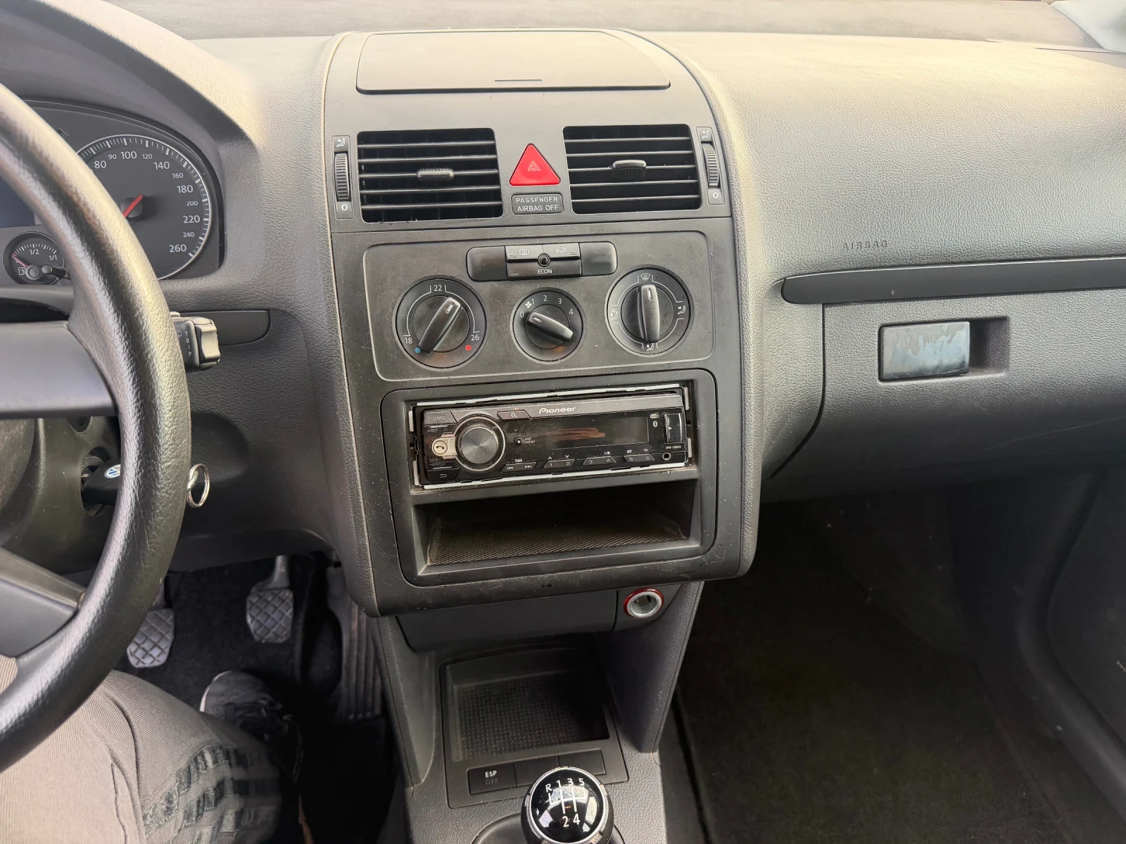 VW Touran 1.6i/КЛИМАТИК!ТОП СЪСТОЯНИЕ/АВСТРИЯ!, снимка 9 - Автомобили и джипове - 54083742