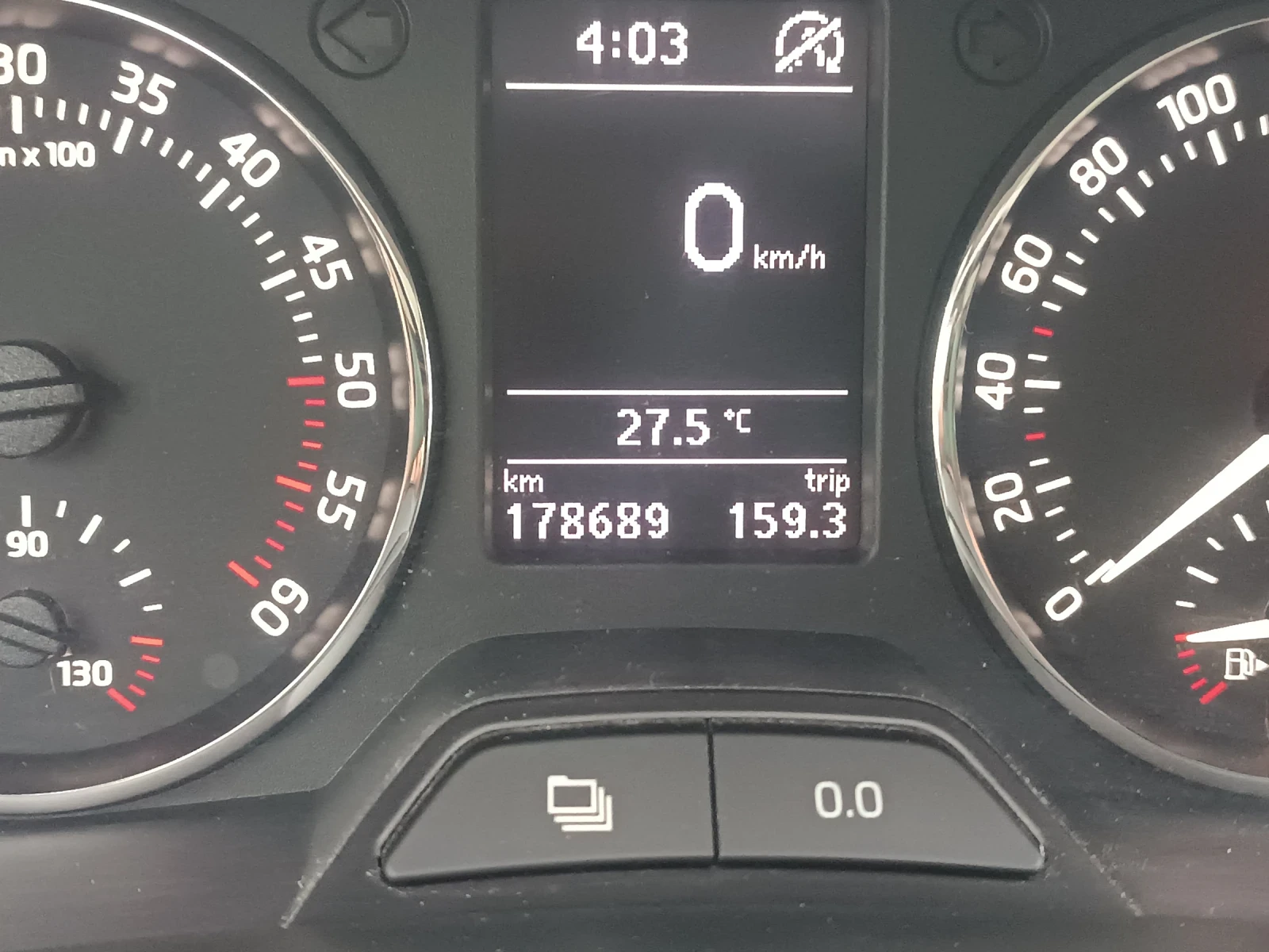 Skoda Rapid 1, 6 tDi, ПЕРФЕКТНА, ЛИЗИНГ , снимка 9 - Автомобили и джипове - 54829556