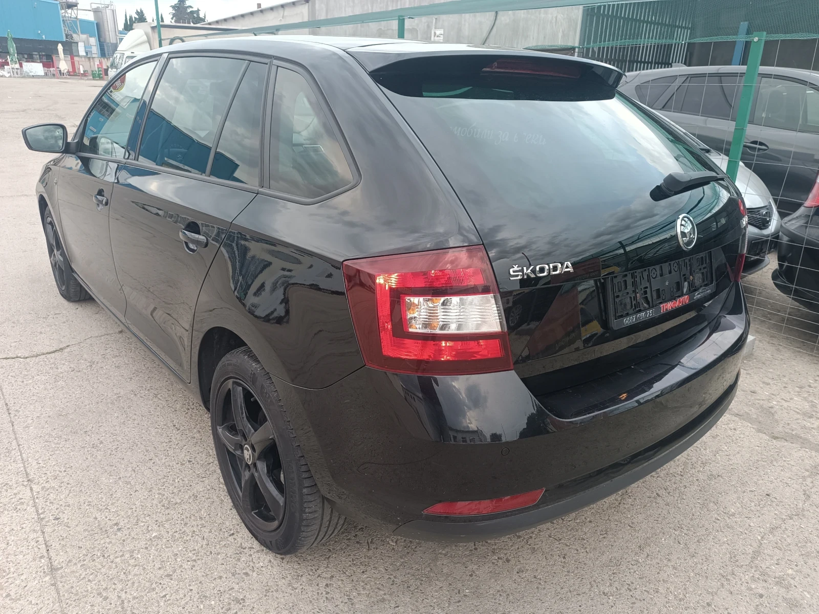 Skoda Rapid 1, 6 tDi, ПЕРФЕКТНА, ЛИЗИНГ , снимка 3 - Автомобили и джипове - 54829556