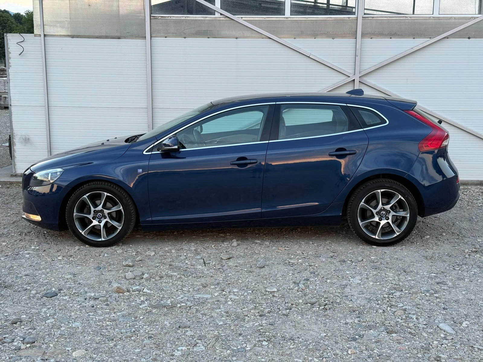 Volvo V40 1.6D D2/Ocean Race/Камера/История/Собствен лизинг, снимка 7 - Автомобили и джипове - 54845452