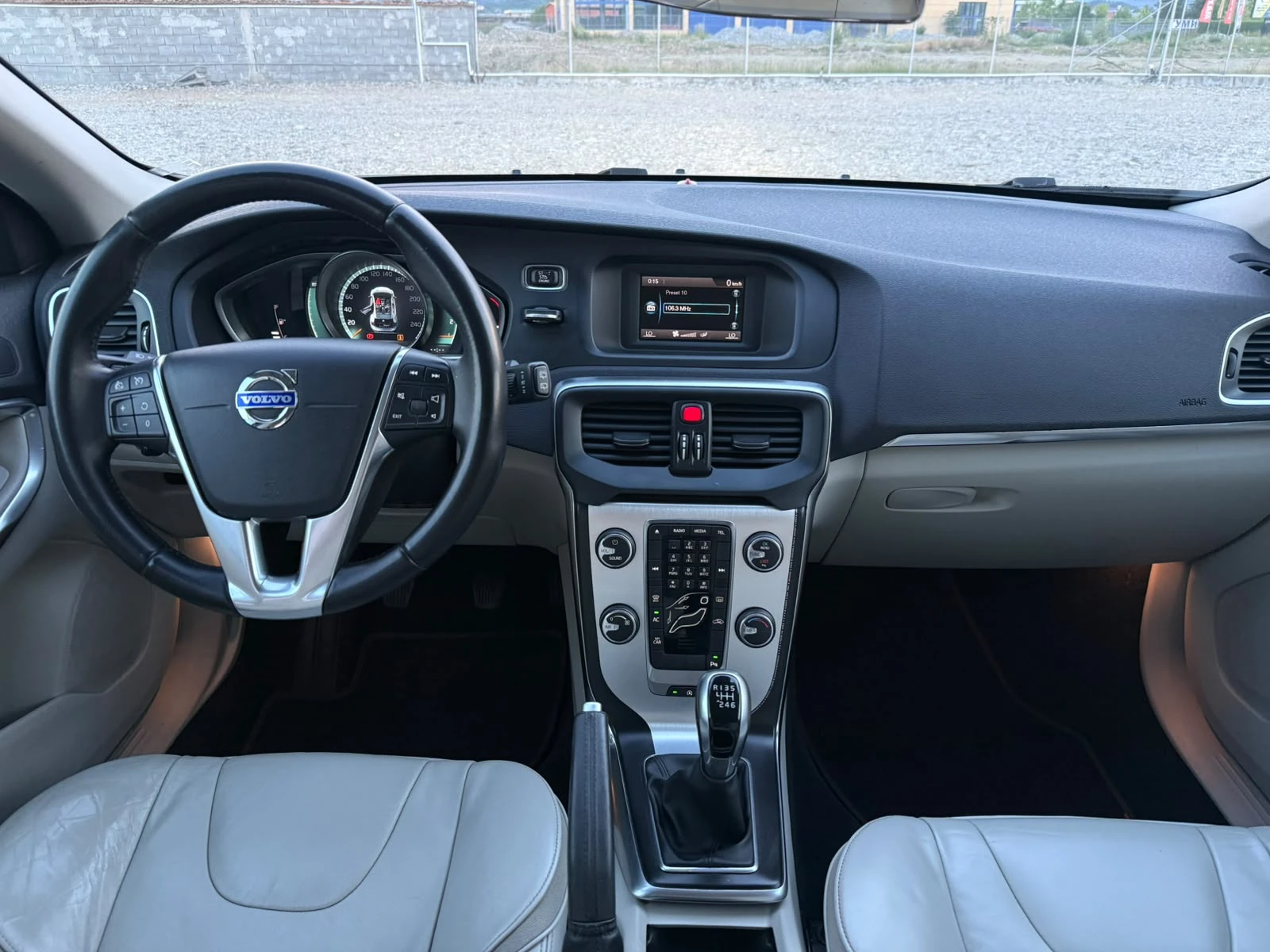 Volvo V40 1.6D D2/Ocean Race/Камера/История/Собствен лизинг, снимка 13 - Автомобили и джипове - 54845452