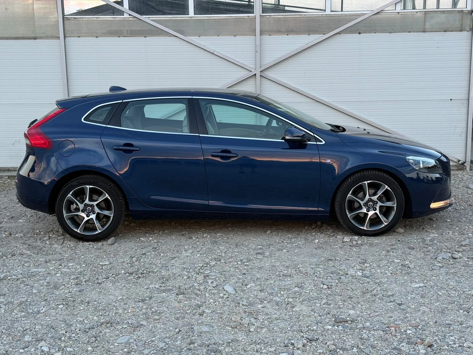 Volvo V40 1.6D D2/Ocean Race/Камера/История/Собствен лизинг, снимка 3 - Автомобили и джипове - 54845452