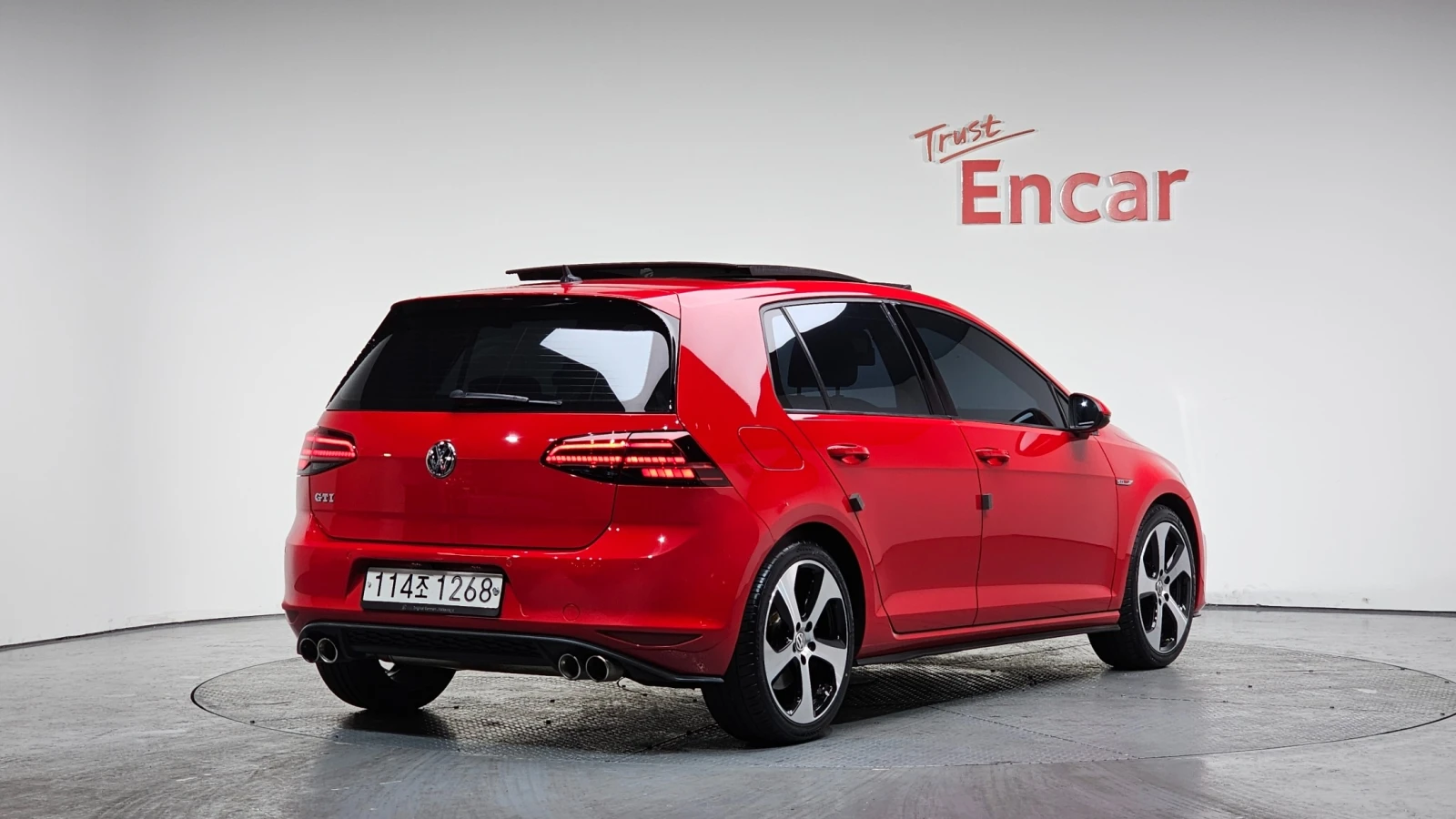 VW Golf GTI 2.0 TSI DSG | Шибедах | Камера | Keyless, снимка 2 - Автомобили и джипове - 55333213