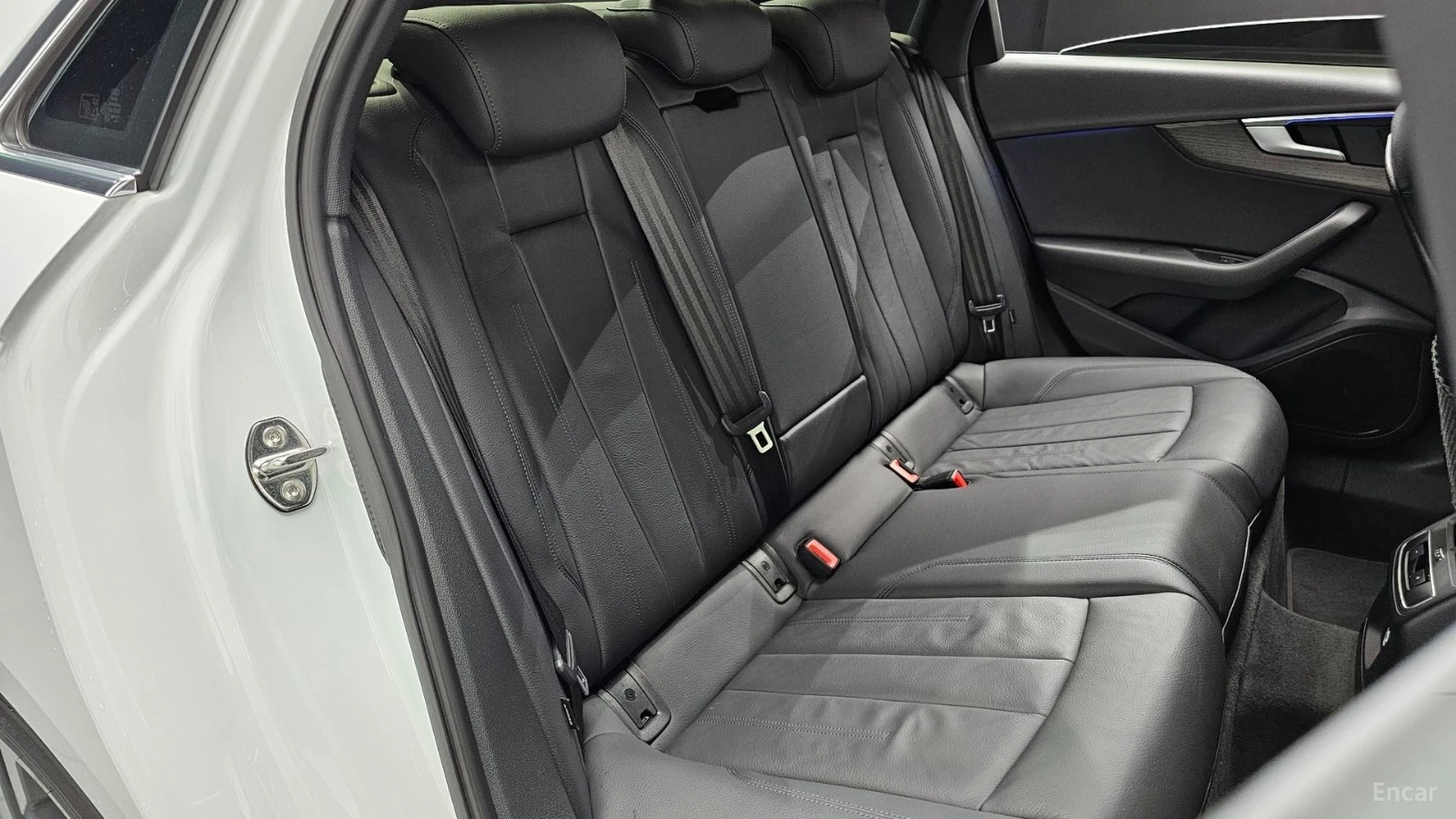 Audi A4 40 TFSI QUATTRO PREMIUM, снимка 9 - Автомобили и джипове - 55435868