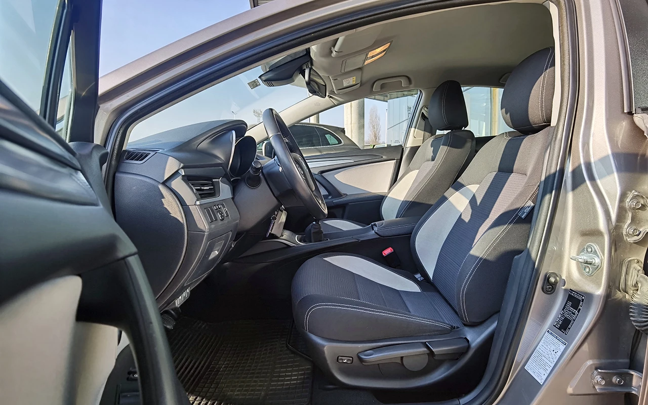 Toyota Avensis 1.6, снимка 5 - Автомобили и джипове - 55636826