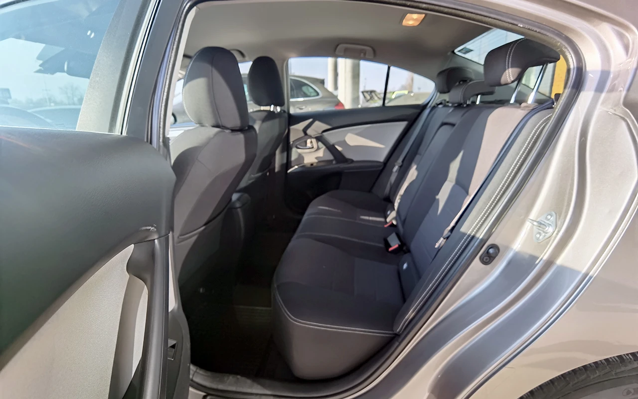 Toyota Avensis 1.6, снимка 6 - Автомобили и джипове - 55636826