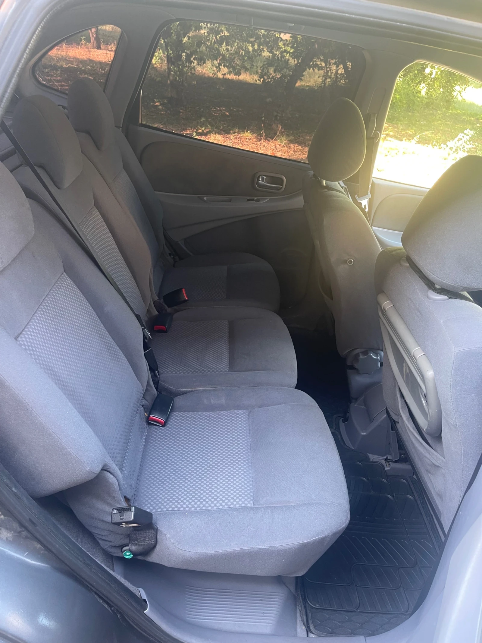 Nissan Almera tino 2.2 DCI, снимка 8 - Автомобили и джипове - 55854516