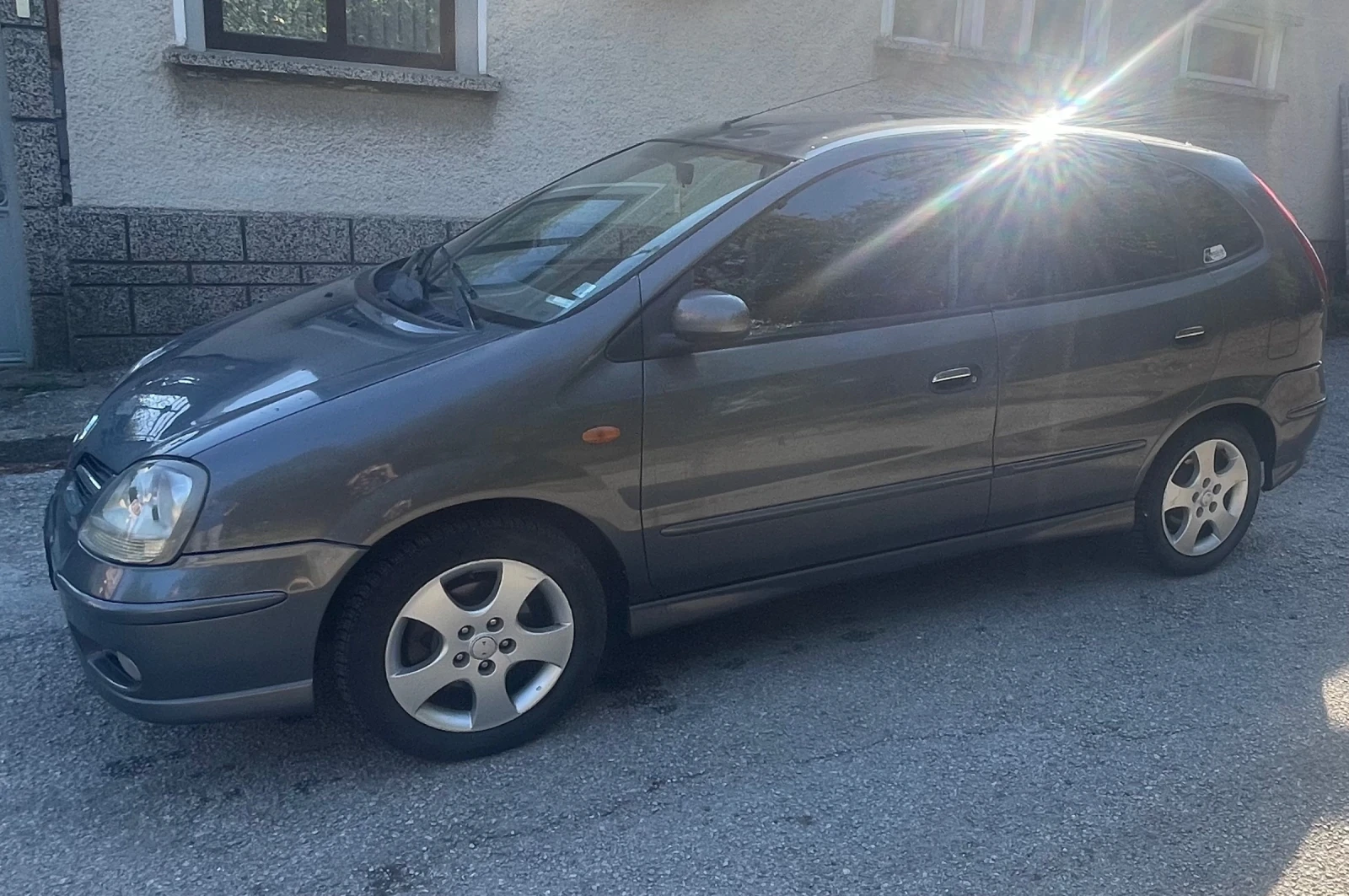 Nissan Almera tino 2.2 DCI, снимка 3 - Автомобили и джипове - 55854516