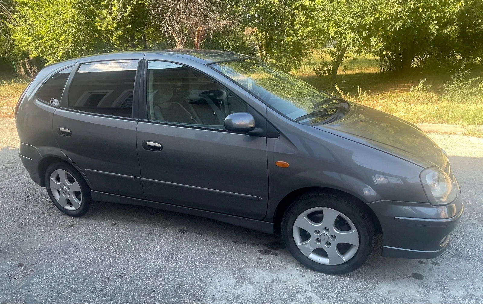 Nissan Almera tino 2.2 DCI, снимка 2 - Автомобили и джипове - 55854516