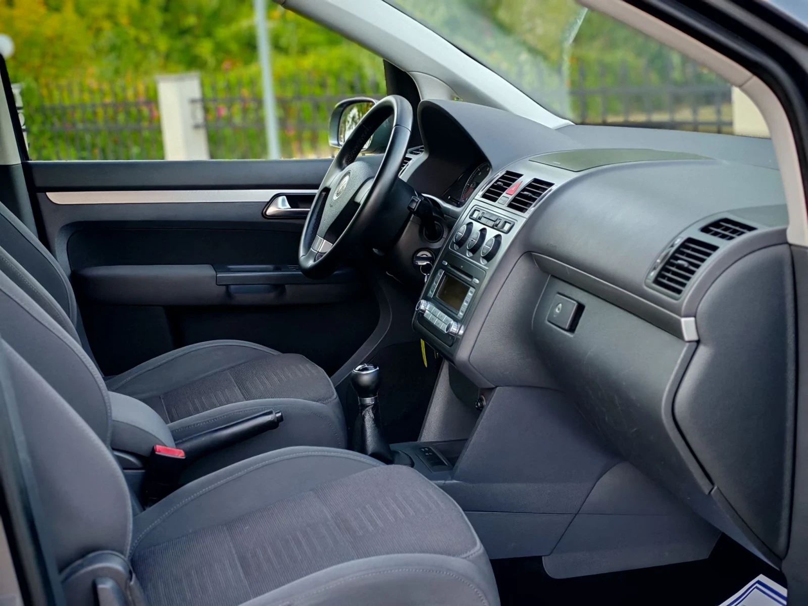 VW Touran 1.9TDI(105)* 6-СКОРОСТИ* FACELIFT* НОВ ВНОС* , снимка 12 - Автомобили и джипове - 55931137