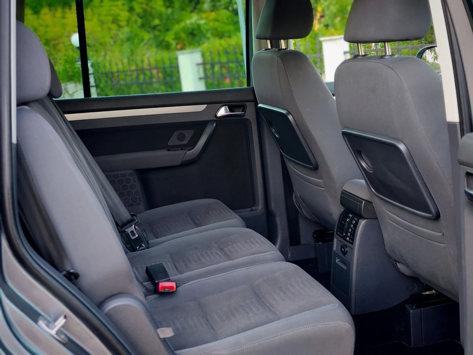 VW Touran 1.9TDI(105)* 6-СКОРОСТИ* FACELIFT* НОВ ВНОС* , снимка 14 - Автомобили и джипове - 55931137