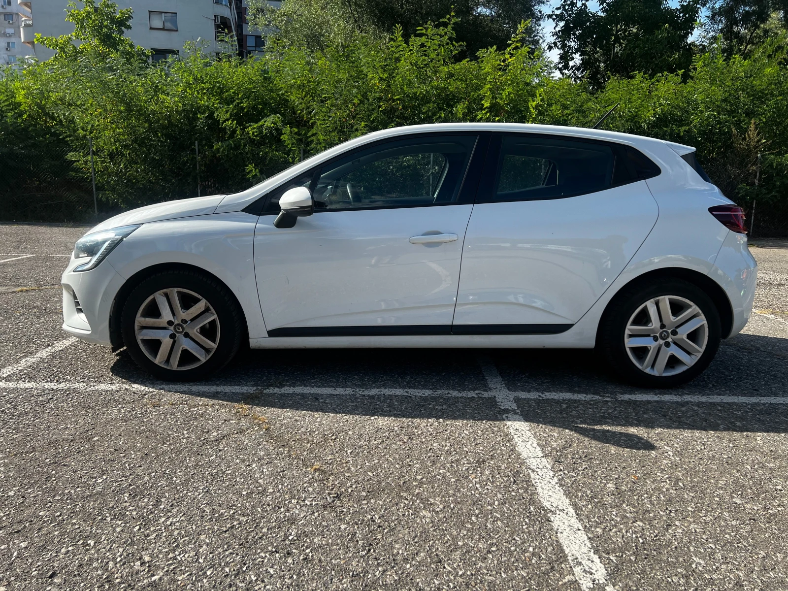 Renault Clio V, снимка 8 - Автомобили и джипове - 56091791