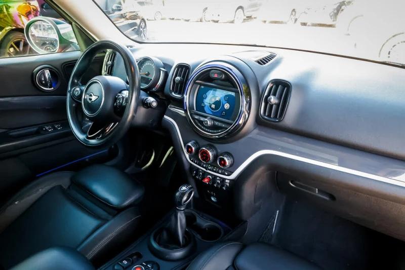 Mini Countryman ПАНОРАМА* КОЖА* КАМЕРА* ПОДГРЕВ* KEYLESS, снимка 11 - Автомобили и джипове - 52485048