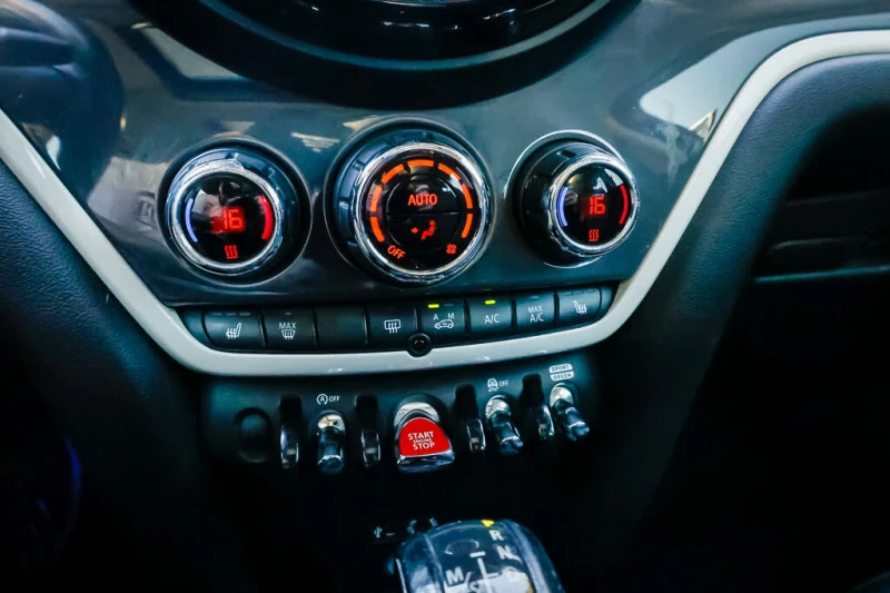 Mini Countryman ПАНОРАМА* КОЖА* КАМЕРА* ПОДГРЕВ* KEYLESS, снимка 9 - Автомобили и джипове - 52485048