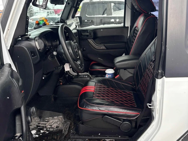 Jeep Wrangler * Sport * CARFAX * БЕЗ ПЪРВОНАЧАЛНА ВНОСКА, снимка 12 - Автомобили и джипове - 52959425