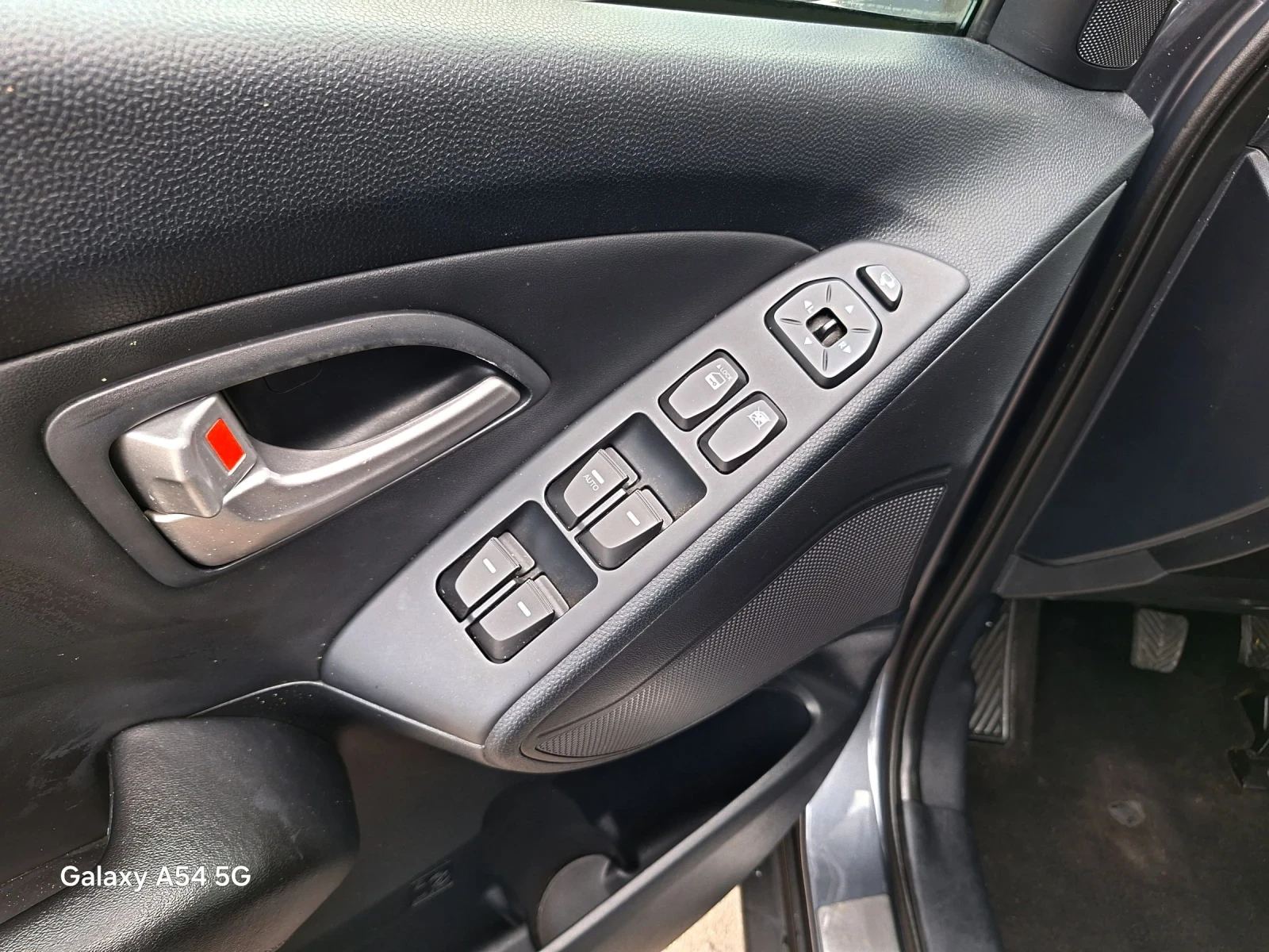 Hyundai IX35 2.0-163кс. ВСИЧКИ ЕКСТРИ - изображение 10