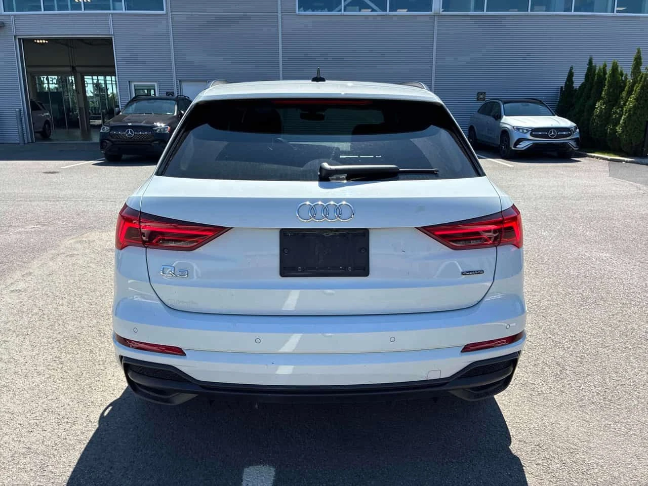 Audi Q3 Progressiv / DISTRONIC / LED / CARFAX, снимка 4 - Автомобили и джипове - 55632571