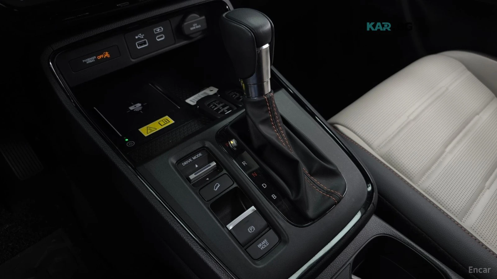 Honda Cr-v 2.0 HYBRID* TOURING* КОЖА* ПОДГРЕВ* ШИБИДАХ* КАМЕР, снимка 9 - Автомобили и джипове - 56074074