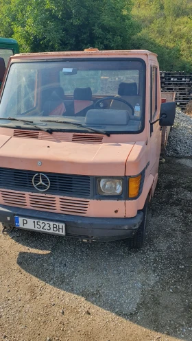     Mercedes-Benz 207 