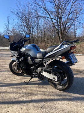 ����� �� �������� �� Yamaha FZS 600