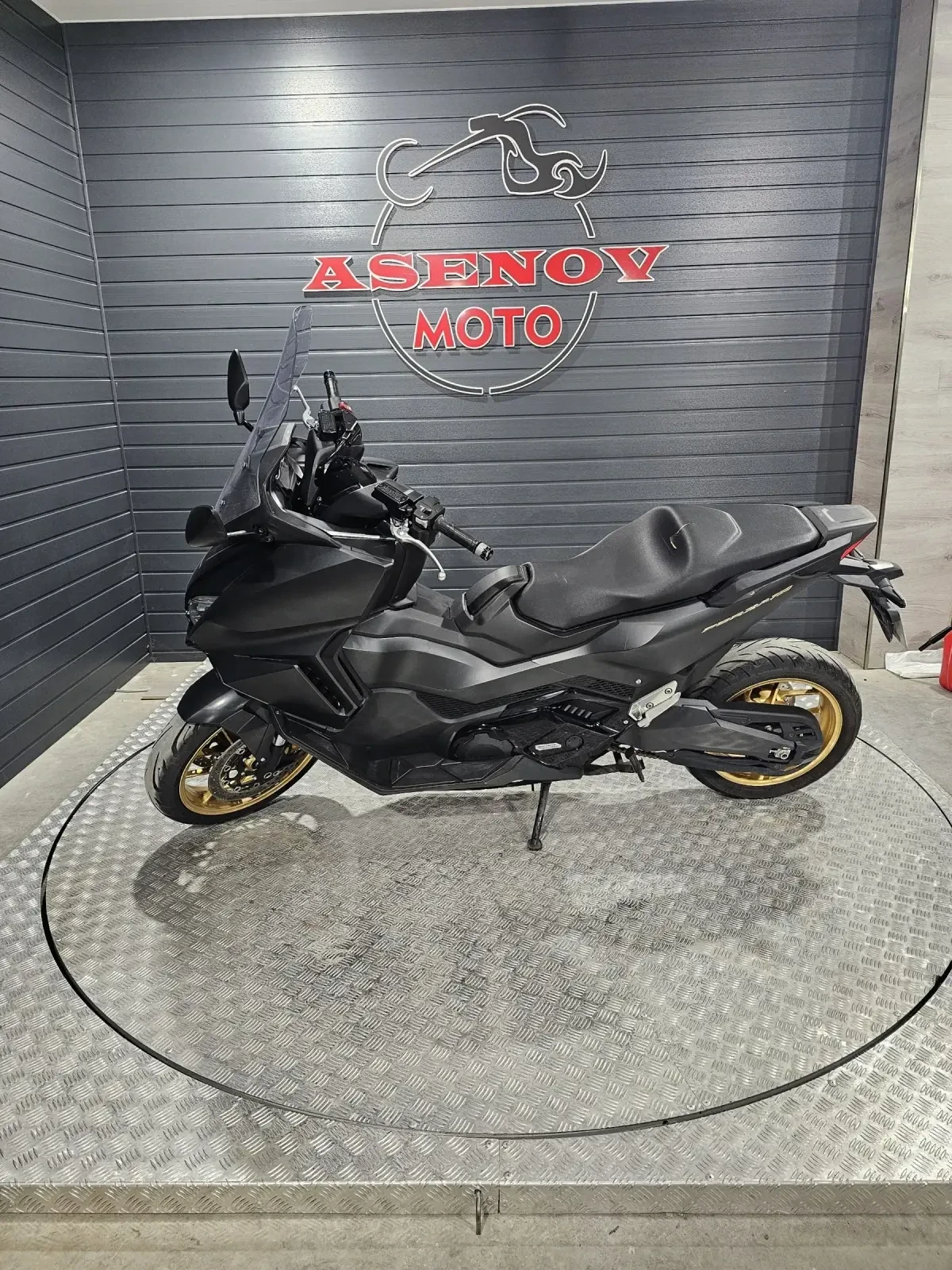Honda Forza GOLD EDITION, снимка 4 - Мотоциклети и мототехника - 54310373