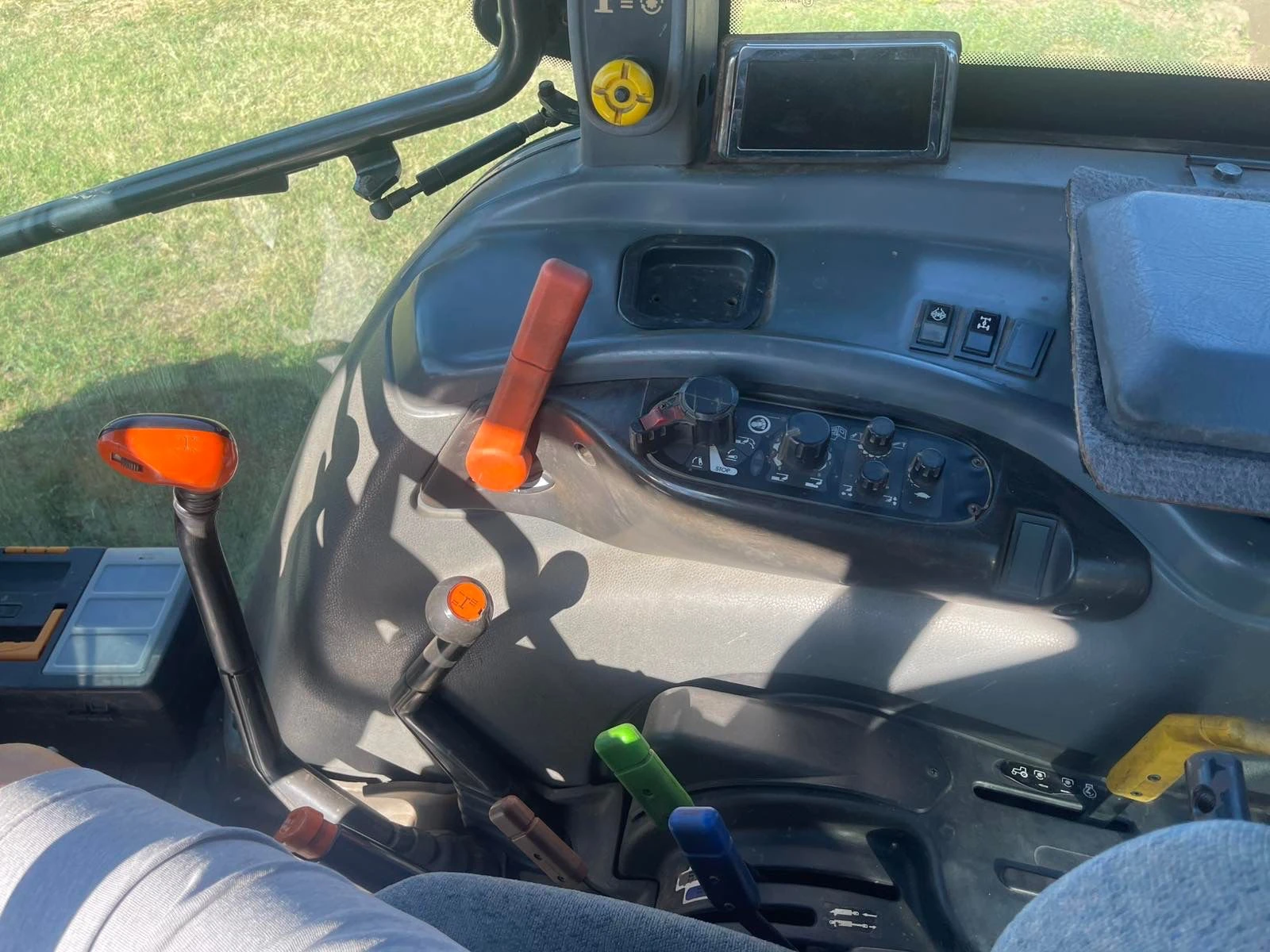 Трактор New Holland TL 100  - изображение 6