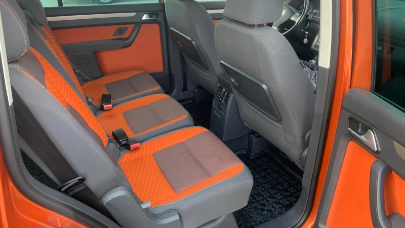 VW Touran Cros touran 2.0tdi, снимка 10 - Автомобили и джипове - 52423211