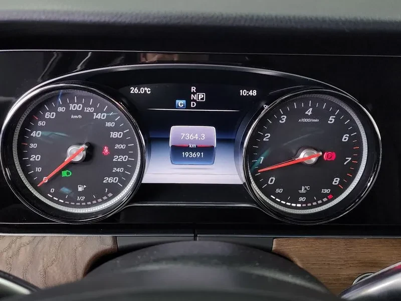 Mercedes-Benz E 300 4MATIC - САМО 30% АВАНС, снимка 16 - Автомобили и джипове - 56266490