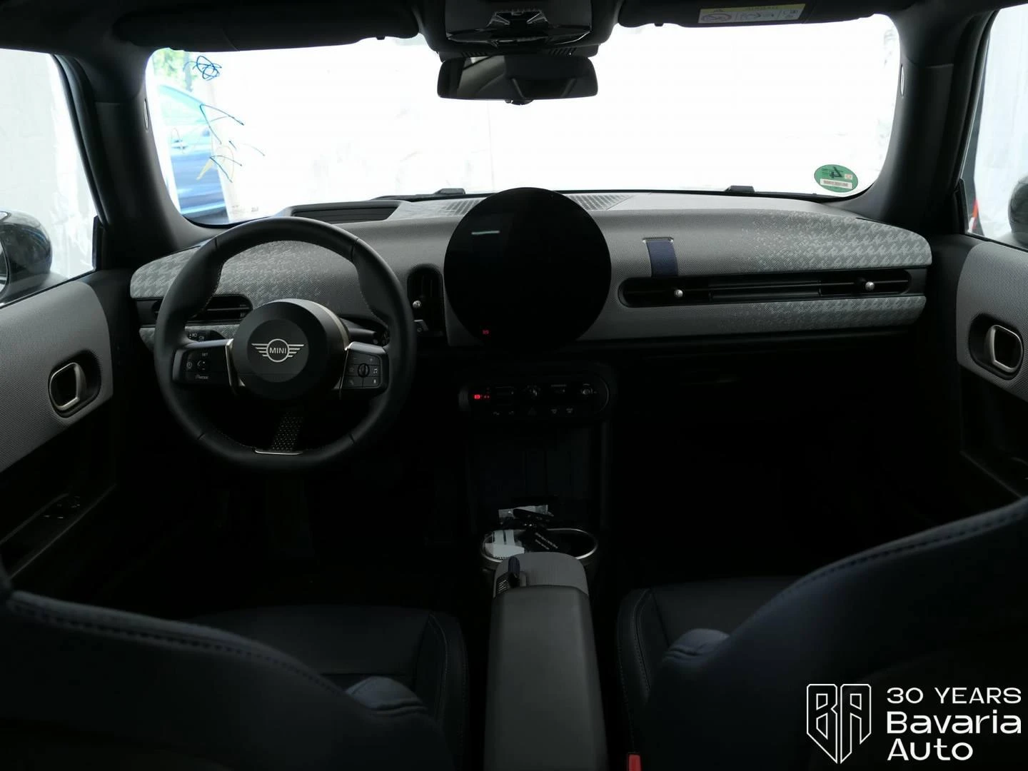 Mini Cooper C 1, 5 Steptronic Favoured Trim, снимка 6 - Автомобили и джипове - 54345289